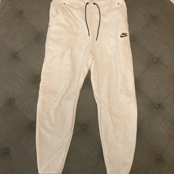 Men’s Nike Sweatpants Tech Fleece - Picture 3 of 6